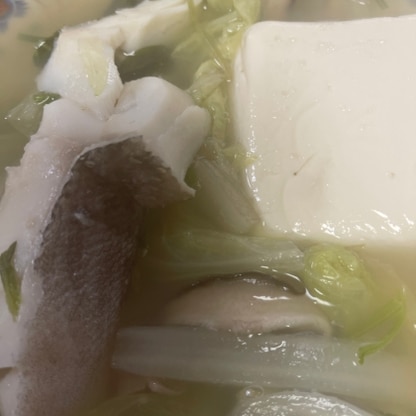 鱈の出汁が美味しい湯豆腐でした。
とてもあったまりました(o^^o)